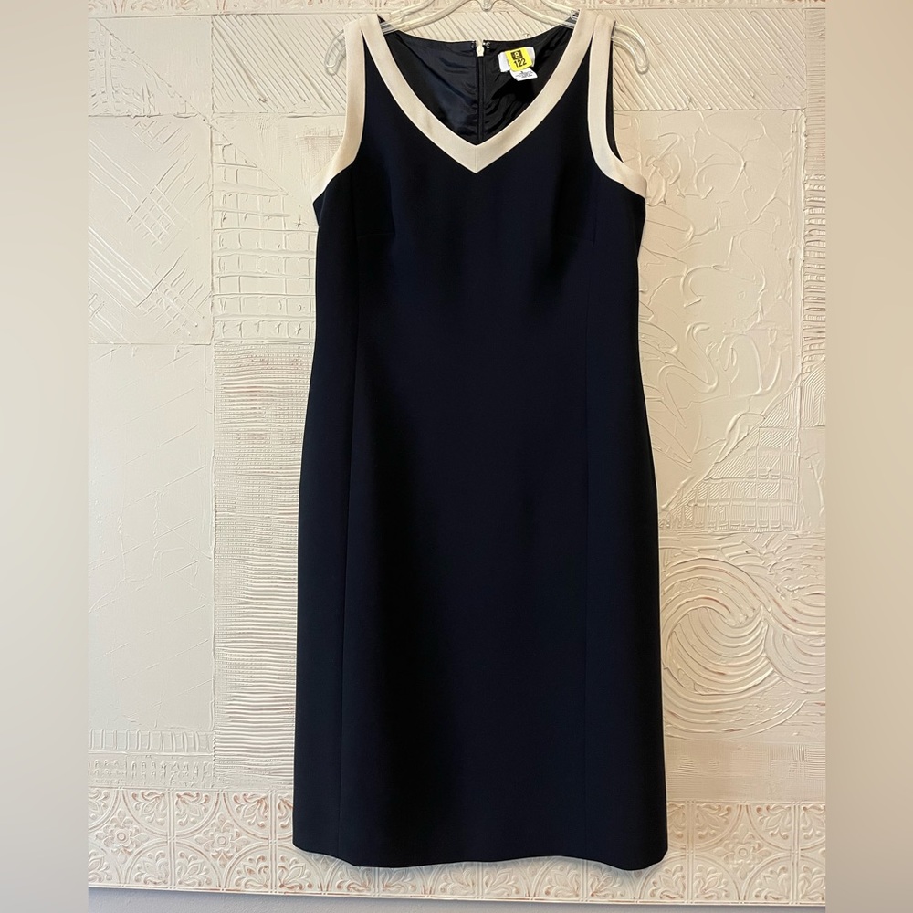 Vintage Black and Cream V neck Ann Taylor LOFT Lined Dress Size 8